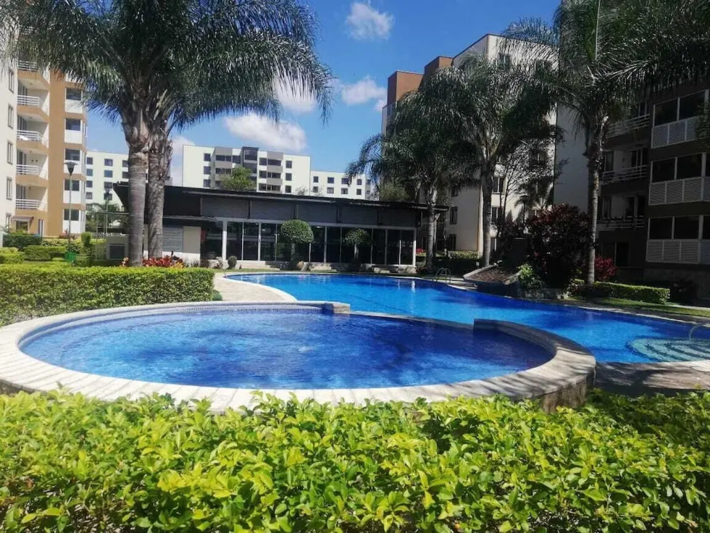 Apartment by airport on way to beach