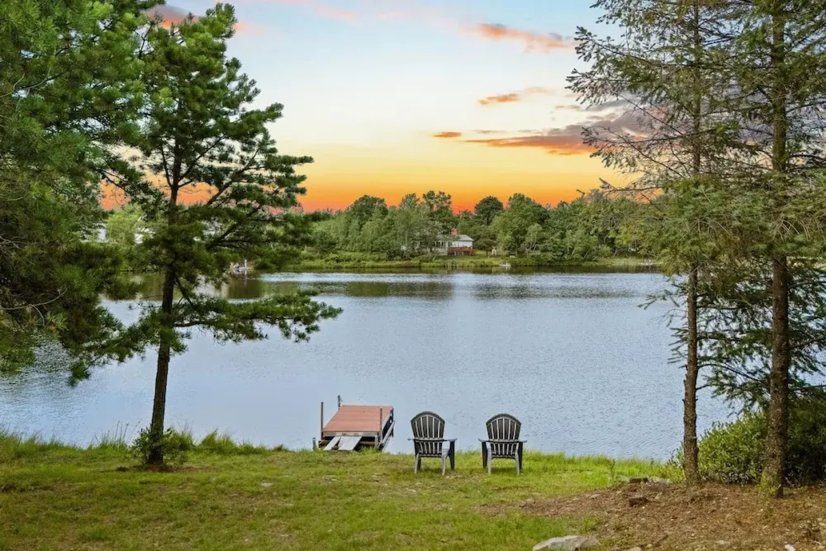 For Lake Sake by Avantstay Lakefront Hot Tub View