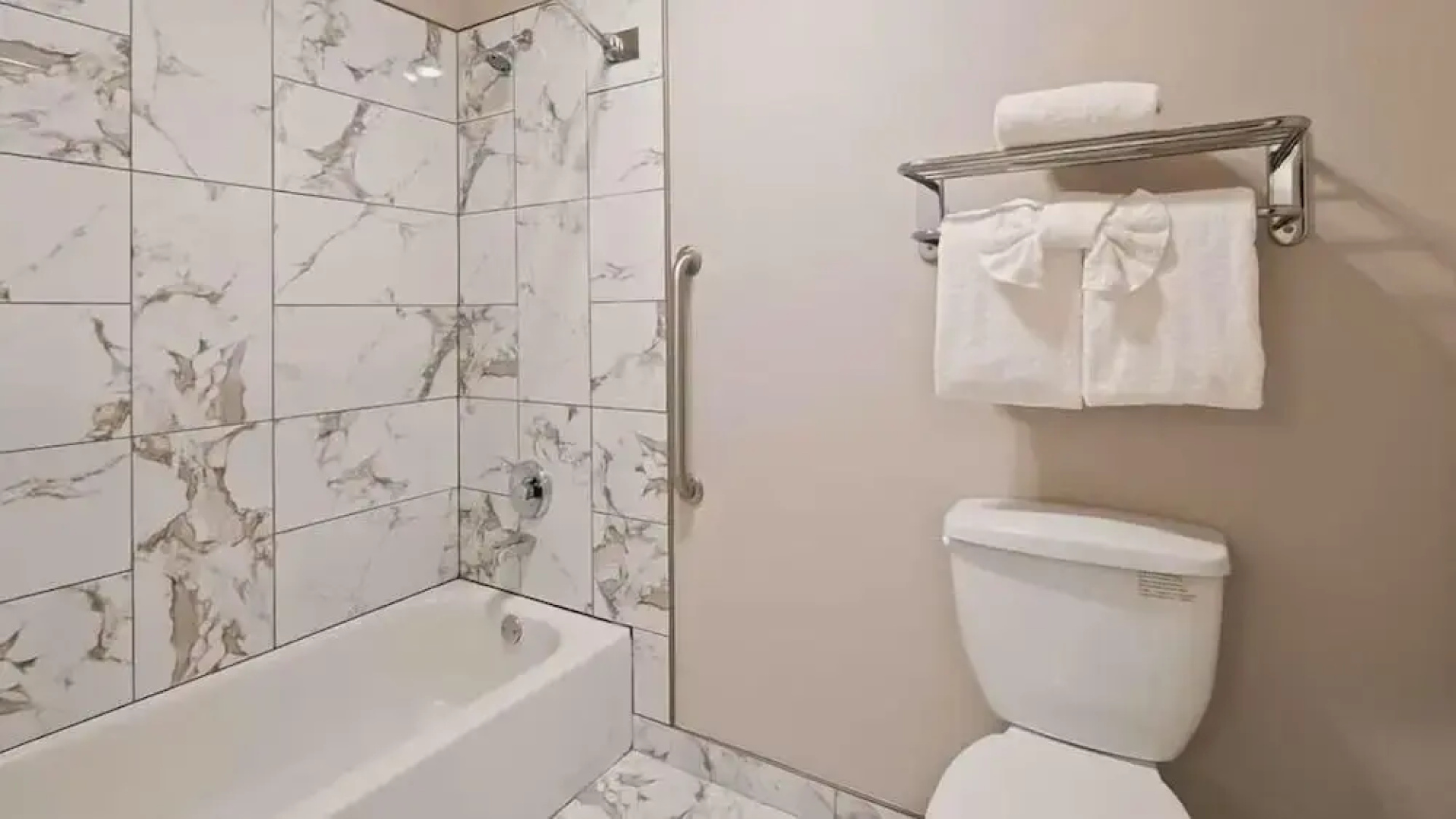 Lighthouse Suites Inn