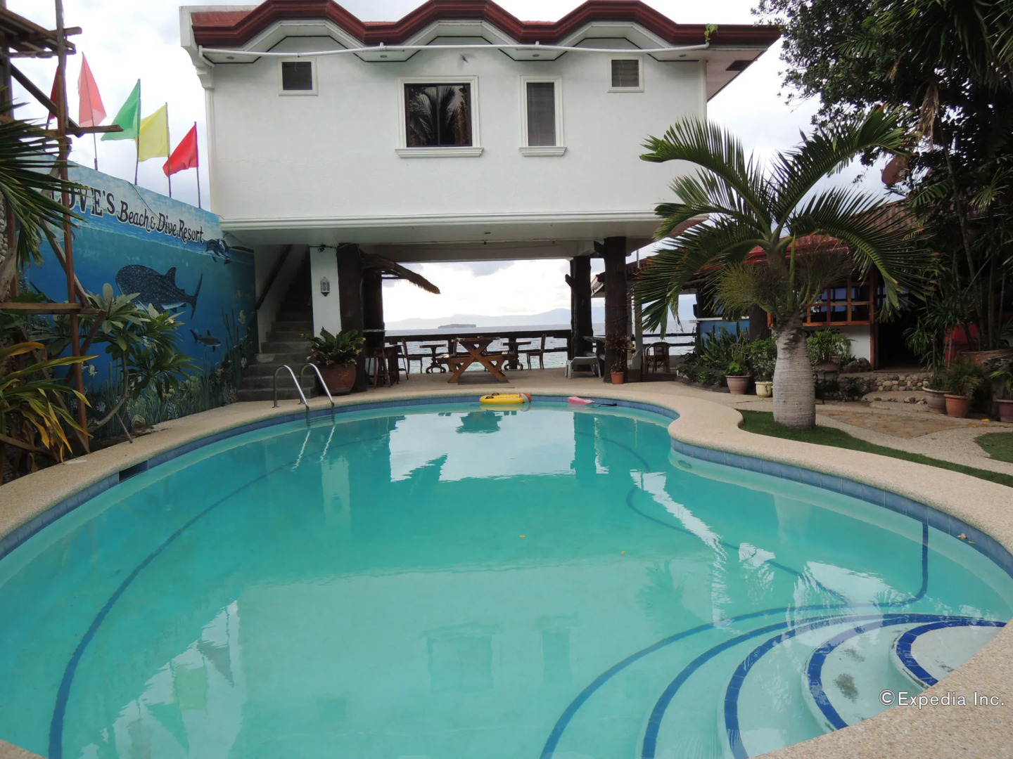 Love's Beach and Dive Resort