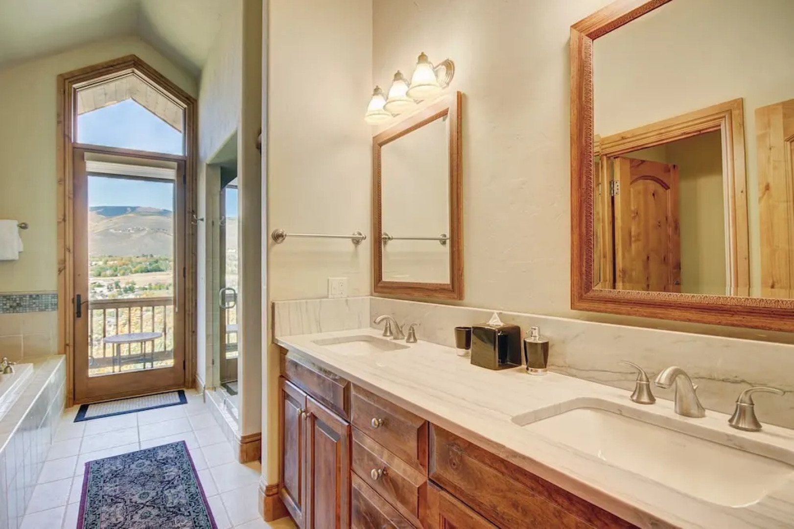 Luxury With Mountain Views, Private Hot Tub Arrowhead 6 Bedroom Townhouse