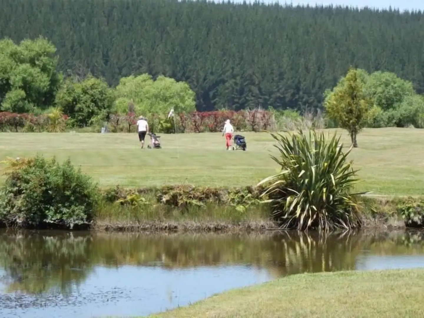 Lake Maraetai Lodge - Hostel