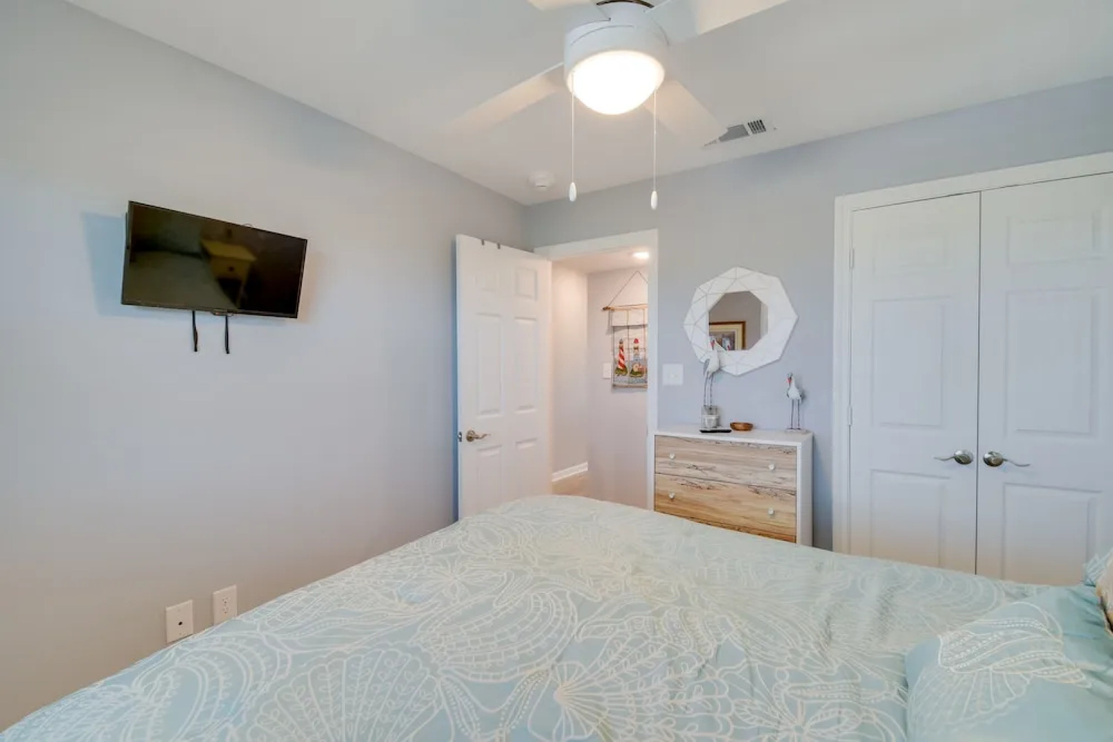 Resort Perks: Gulf Shores Beach-inspired Condo!