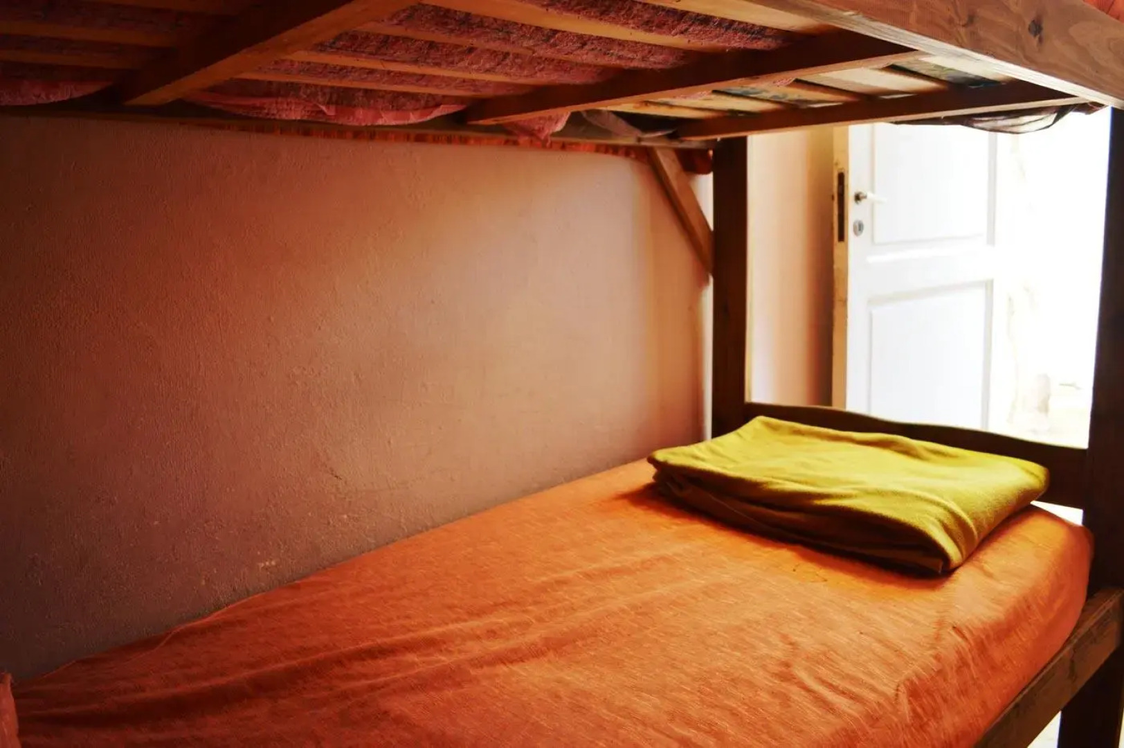 Hipolito Raiz Hostel