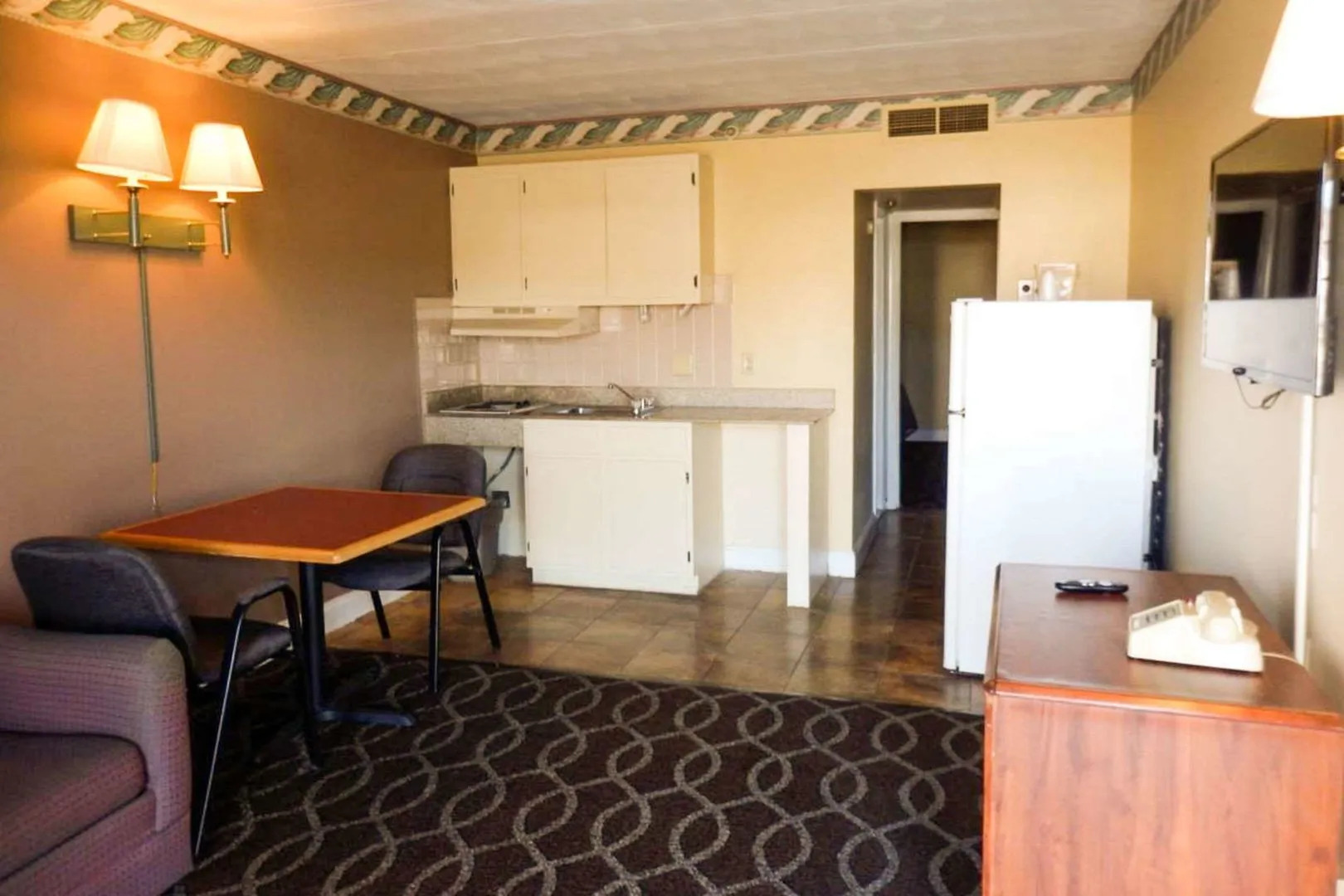 Red Roof PLUS+ & Suites Virginia Beach – Seaside