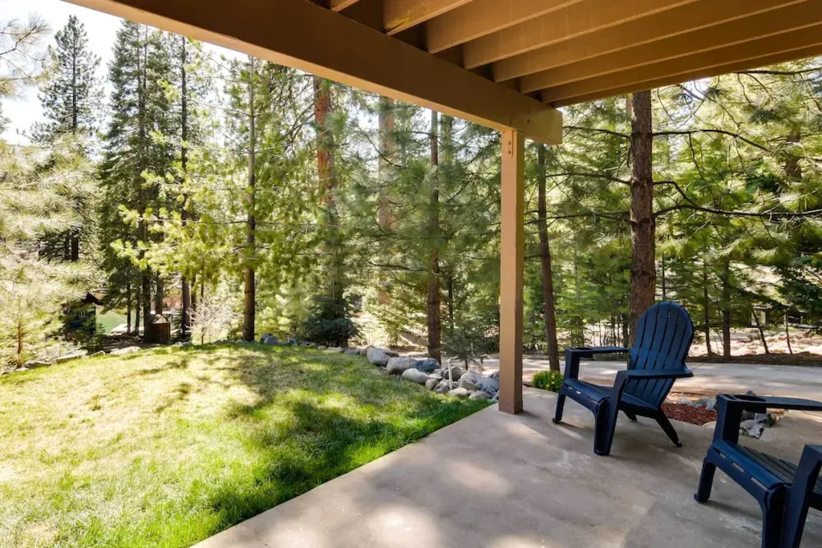 Tranquil Lake Almanor Getaway w/ Grill!