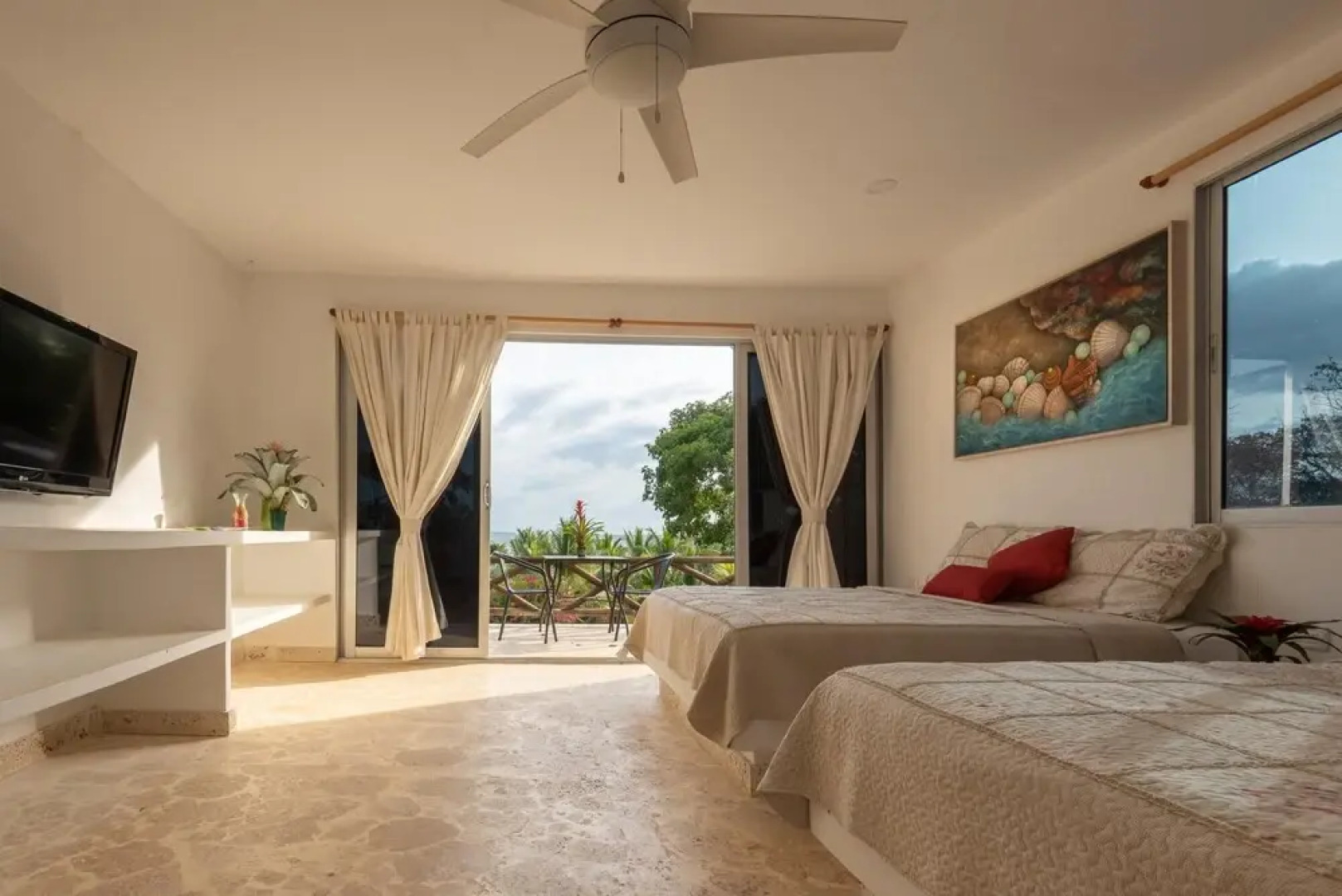 Relaxing Tropical Island Chalet w Private Pool and Beach in Bar