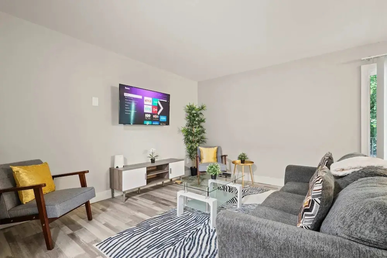 Beautiful 2BR 2BA Apartment With Modern Design