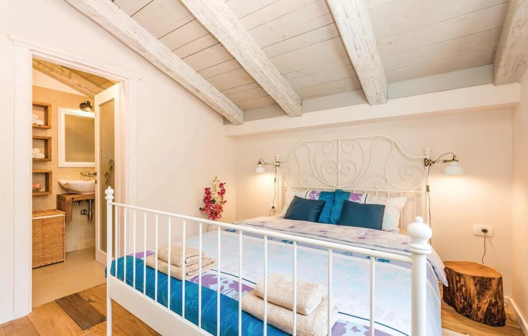 Stunning Home in Jurdani With Wifi and 2 Bedrooms