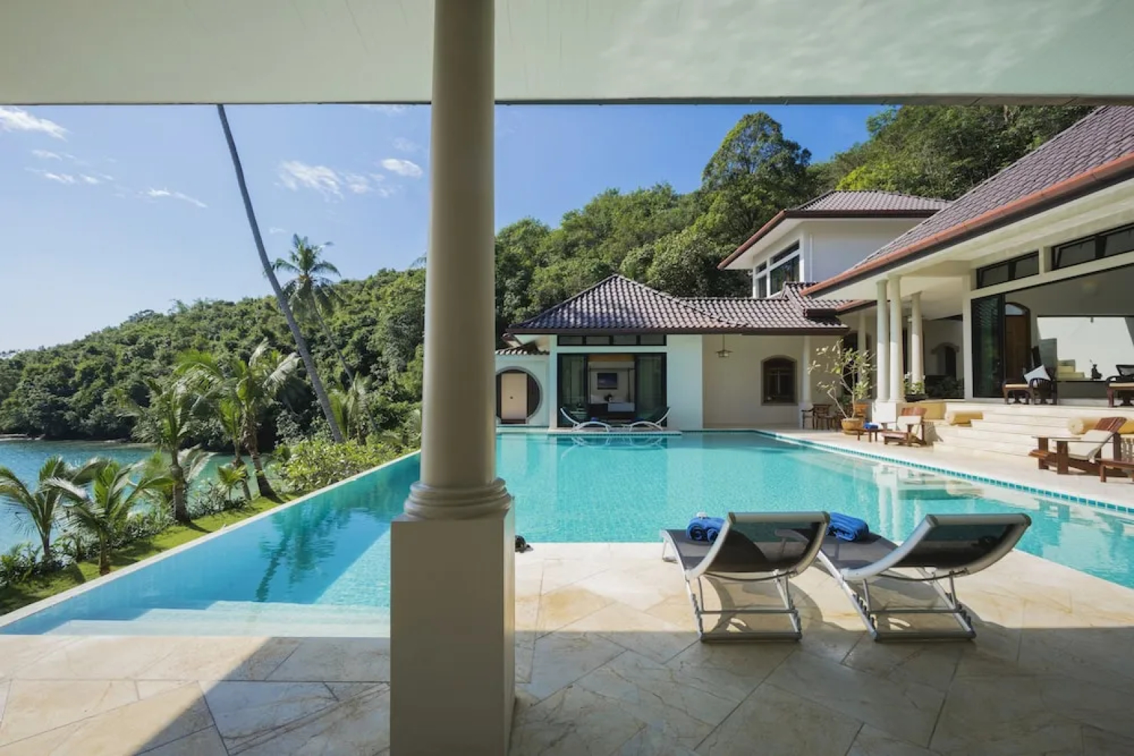 Beach Front Luxury Villa Hai Leng