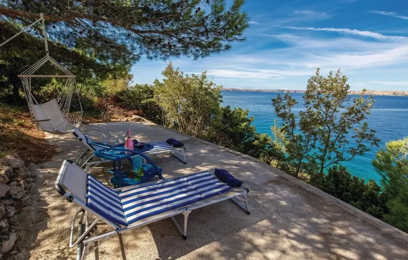 Beautiful apartment in Jablanac w/ 2 Bedrooms