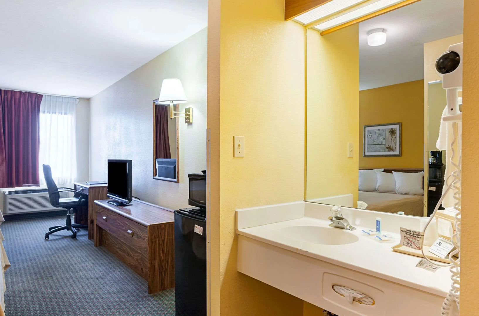 Rodeway Inn & Suites