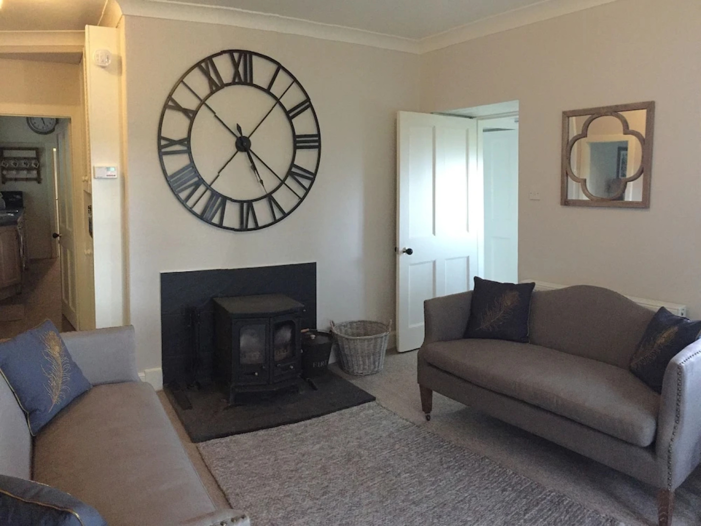 NEW Refurbished Cottage With hot tub