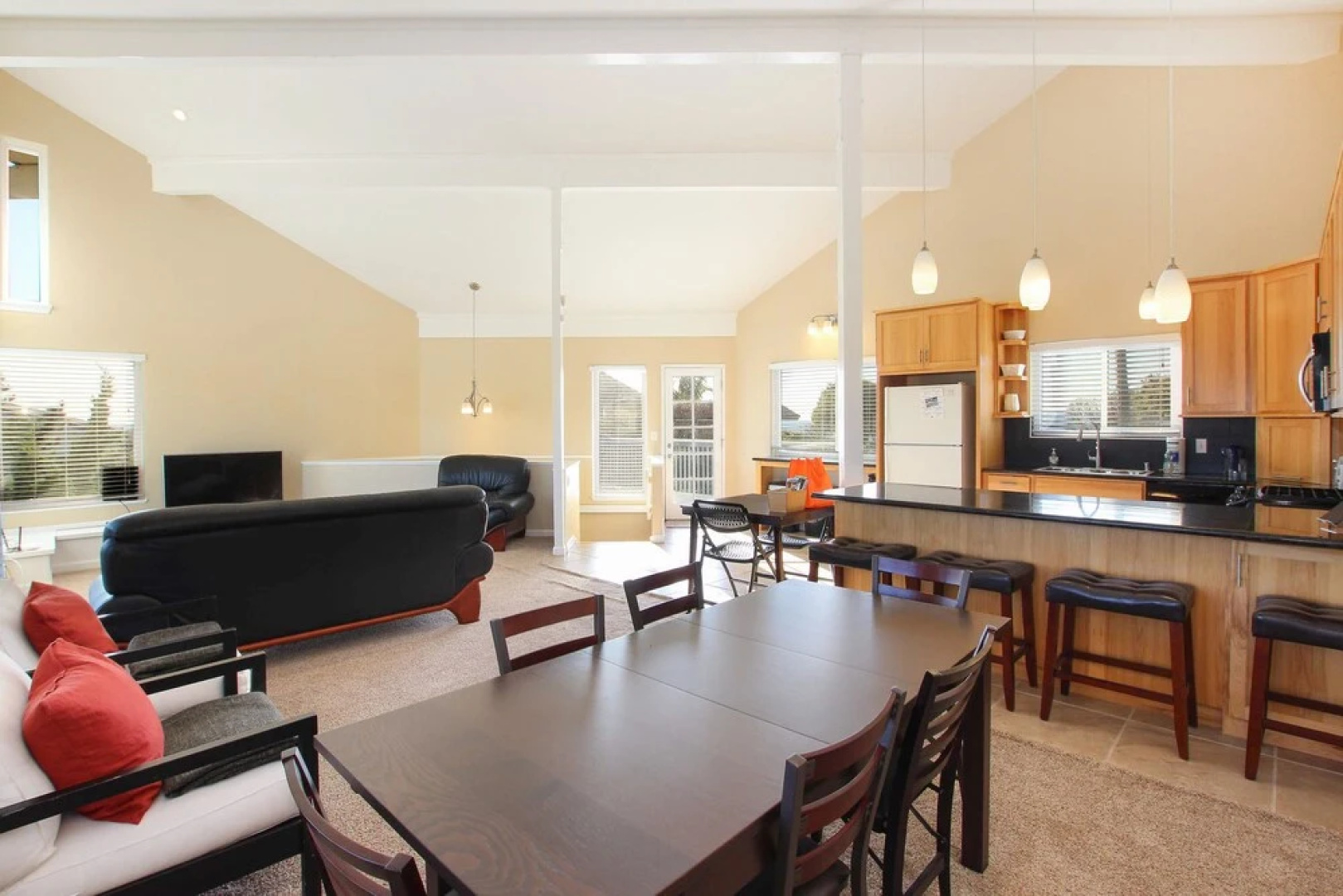 2br W/ Ocean Views - Steps To Beach 2 Bedroom Home