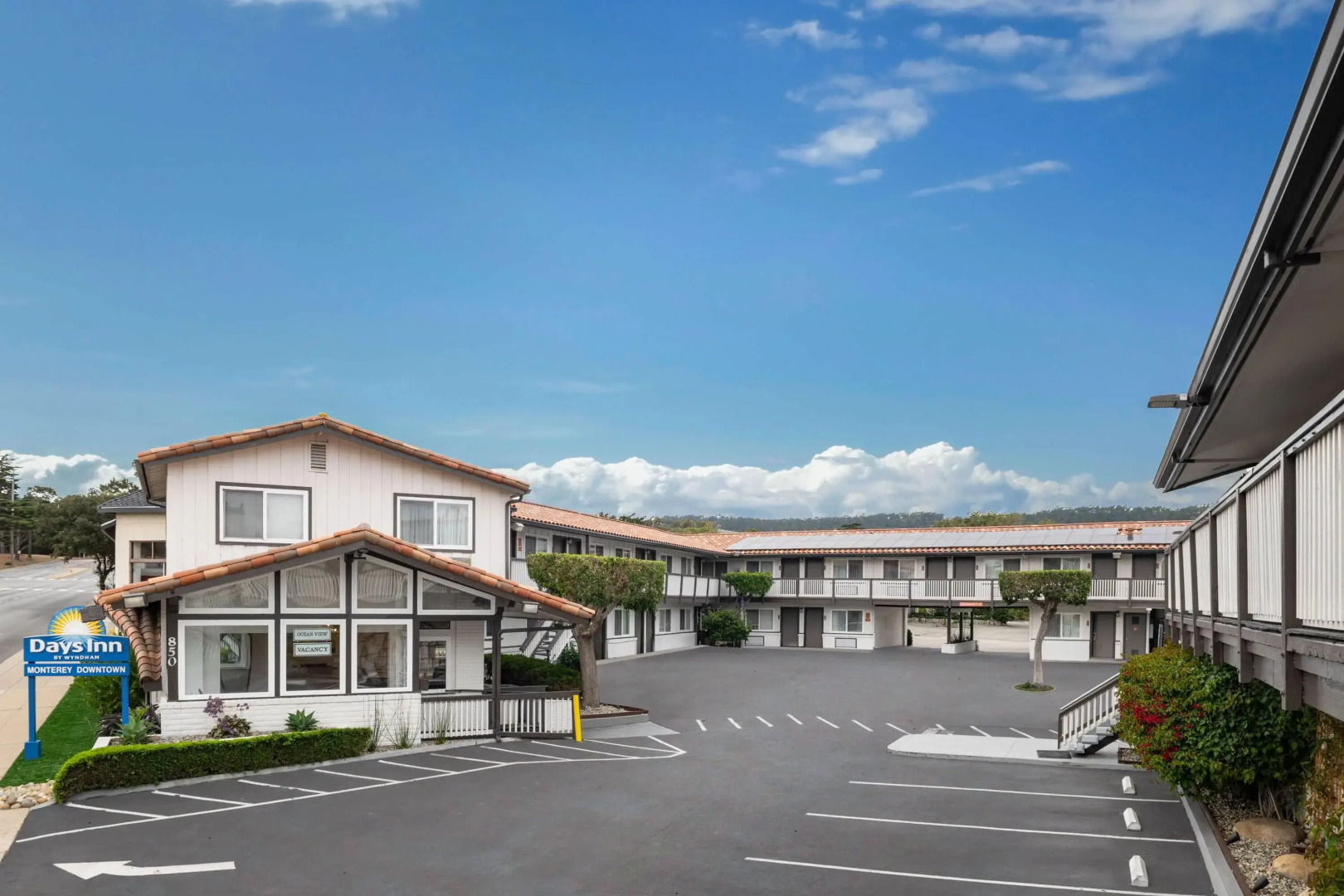 Days Inn by Wyndham Monterey Downtown
