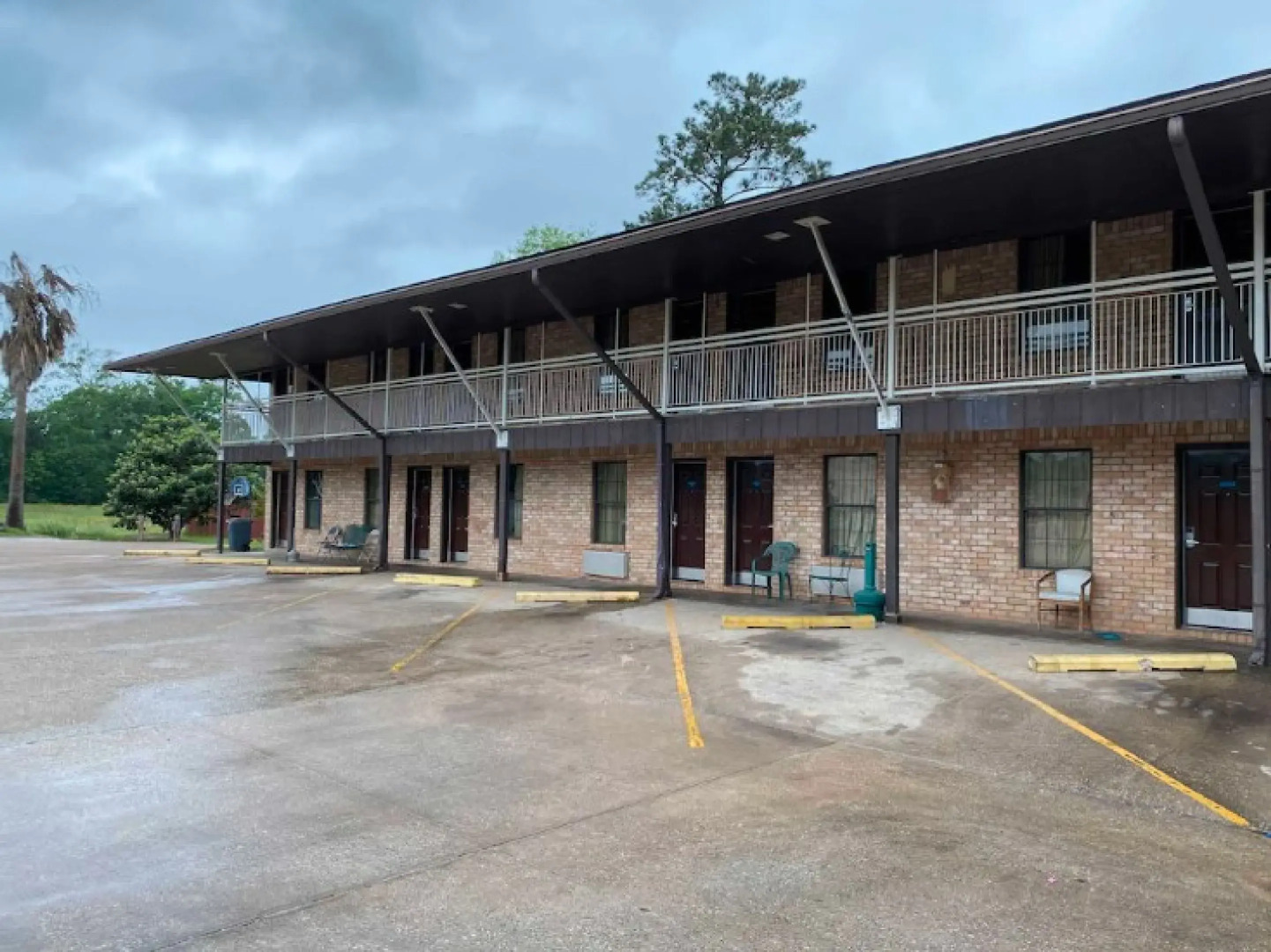 OYO Pinewood Inn & Suites Silsbee