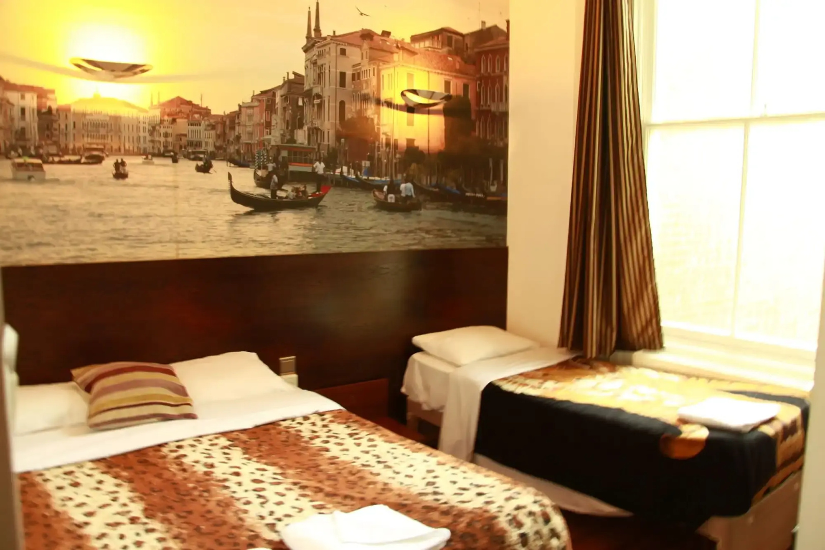 Exhibition Court Hotel 4