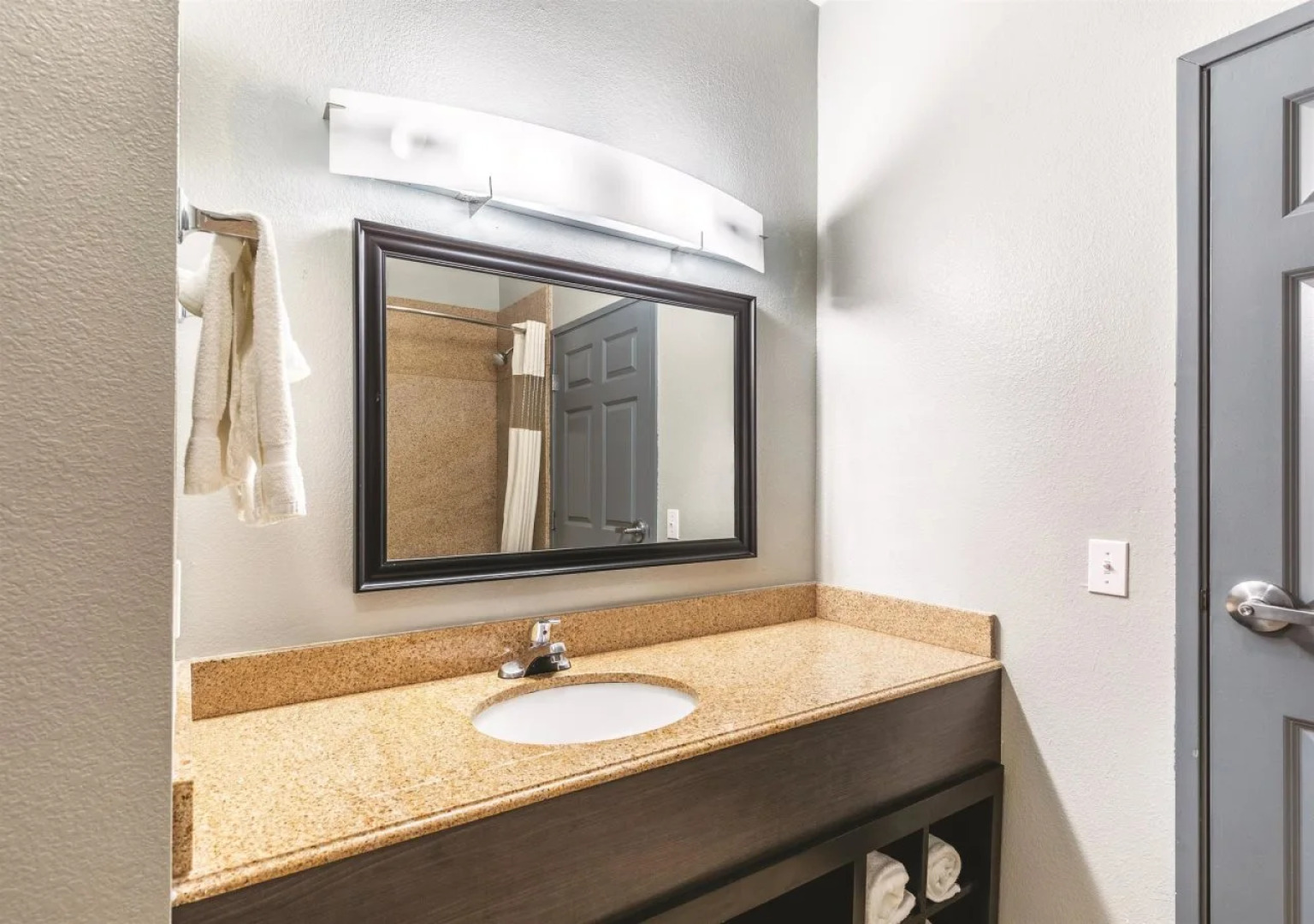 Platinum Inn & Suites Webster