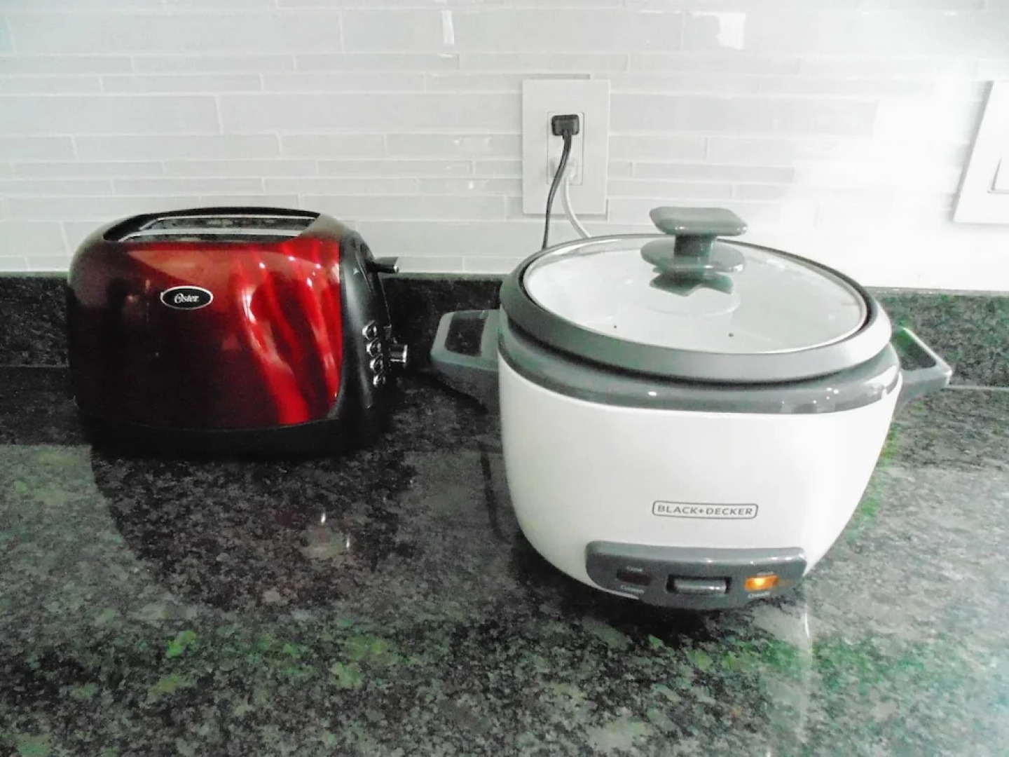 Luxury White House In Oakville Free Ev Charging