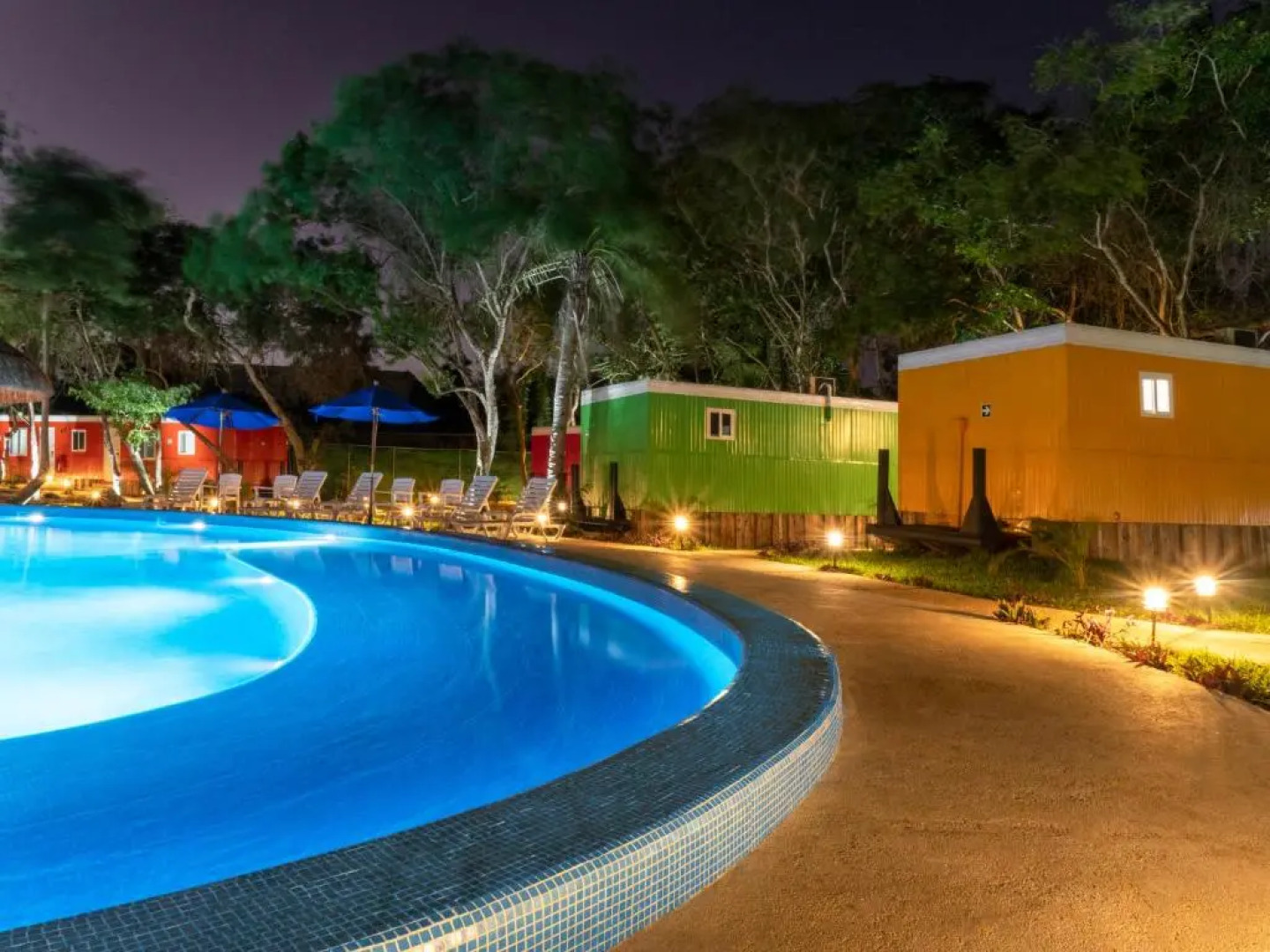 Colorbox beds and rooms by Milenium