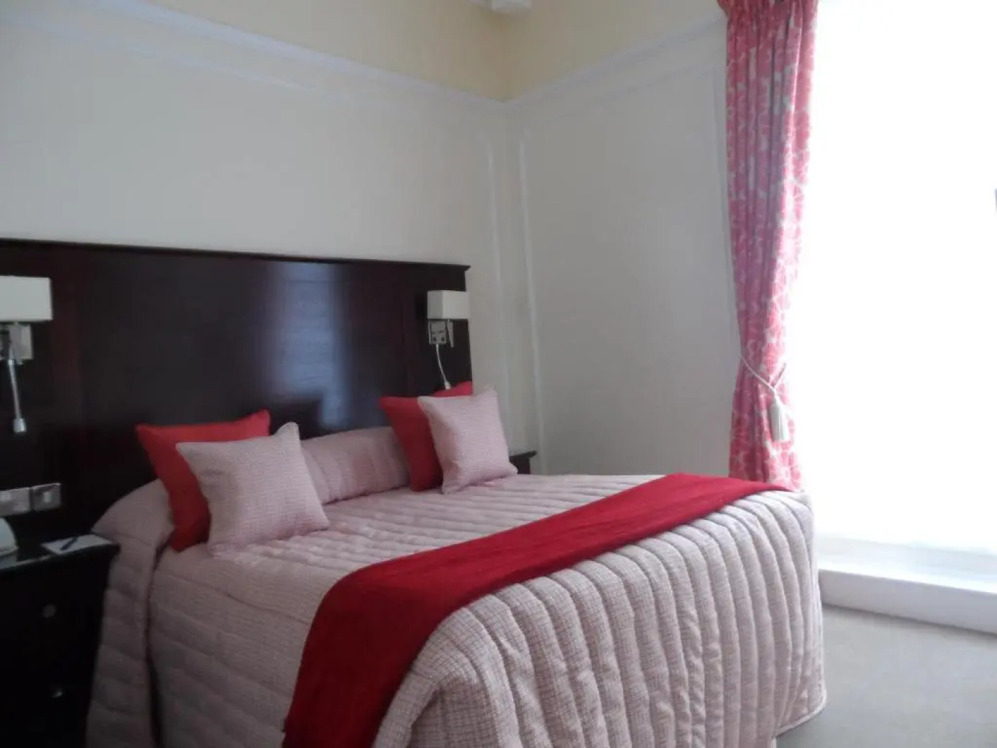 Phyllis Court Members Club