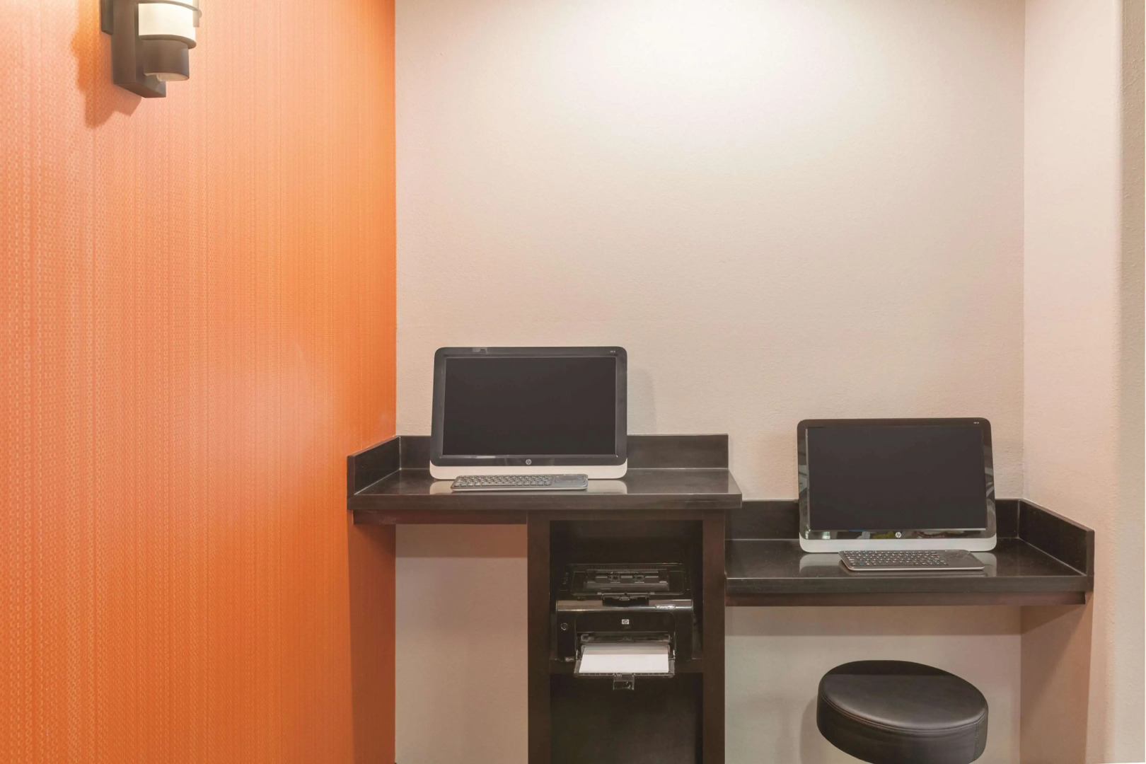 La Quinta Inn & Suites by Wyndham Houston Bush Intl Airpt E