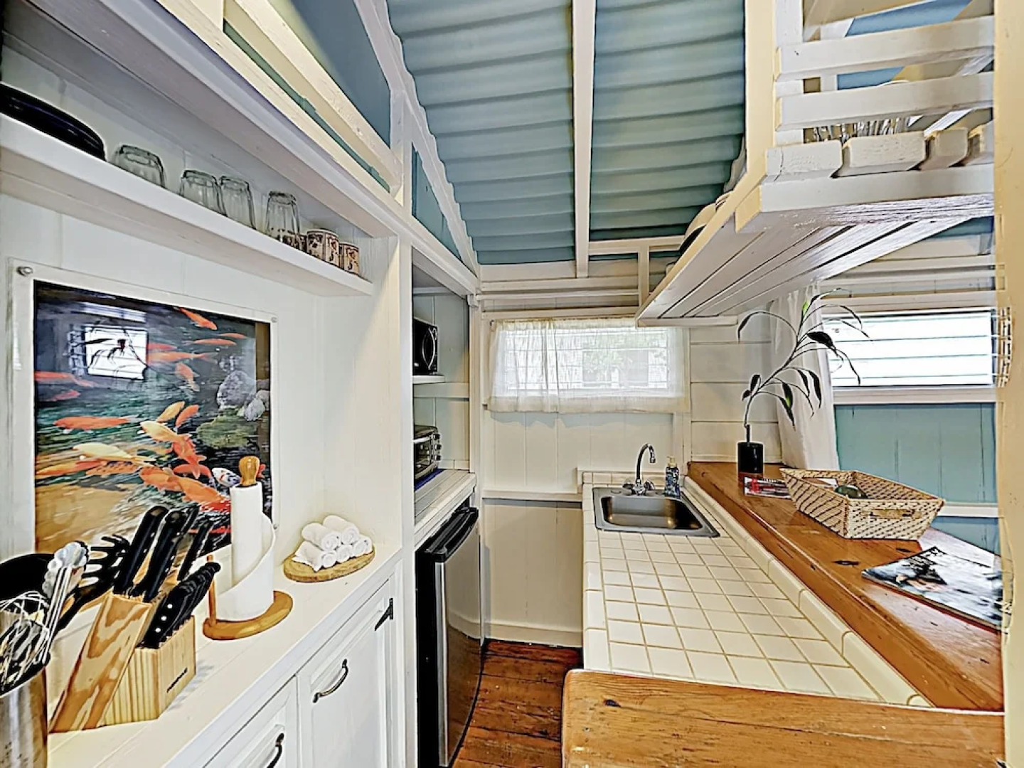 New Listing! Ohana Studio - Steps to Lanikai Beach cabin