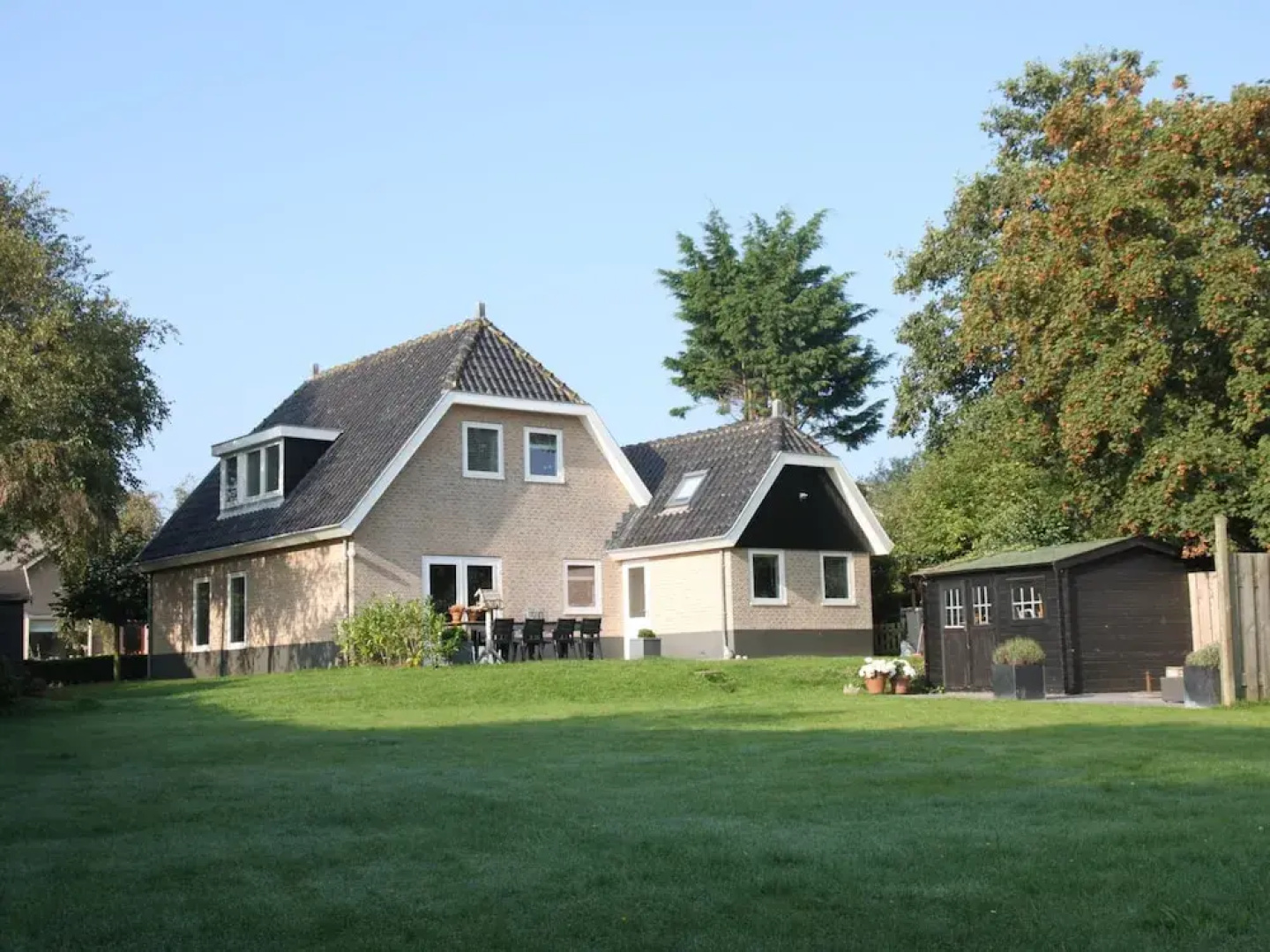 Groet Villa Stay With Garden Views
