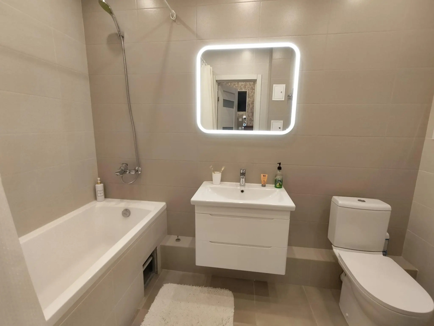 Фреш рум на улице Маршала Устинова, д.3