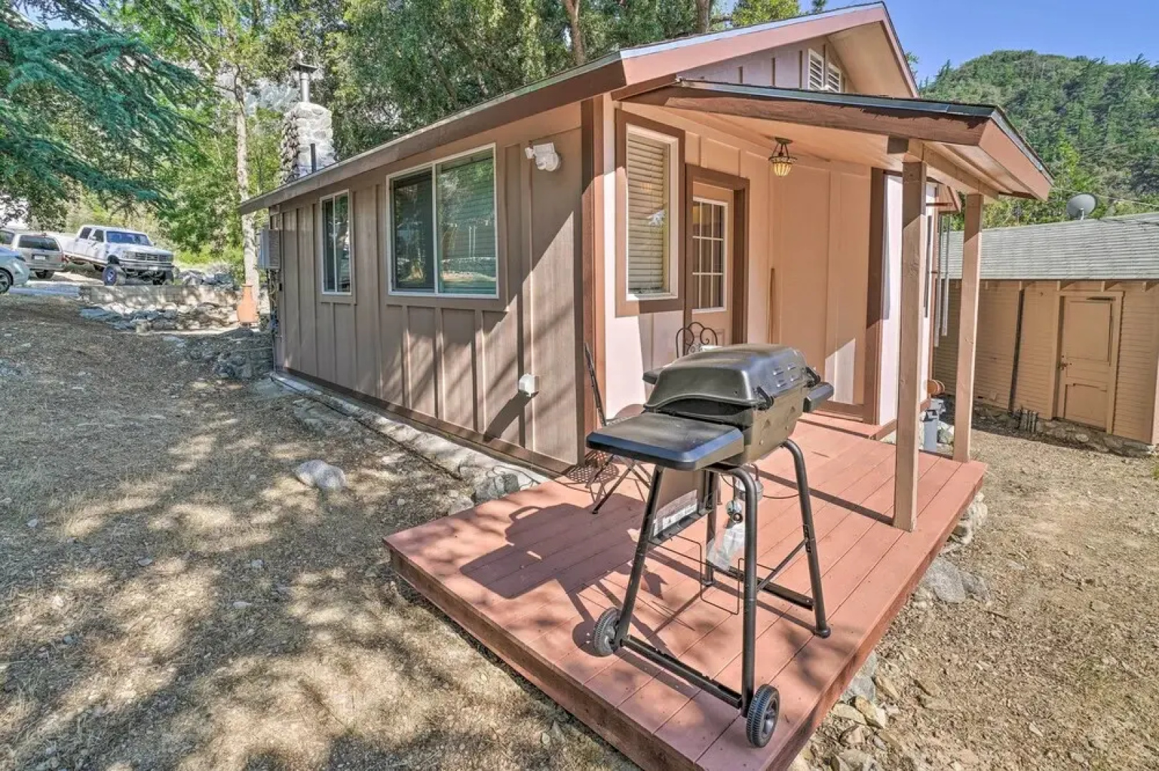 Cozy Cottage w/ Grill - 5 Mi to Mt Baldy Resort!