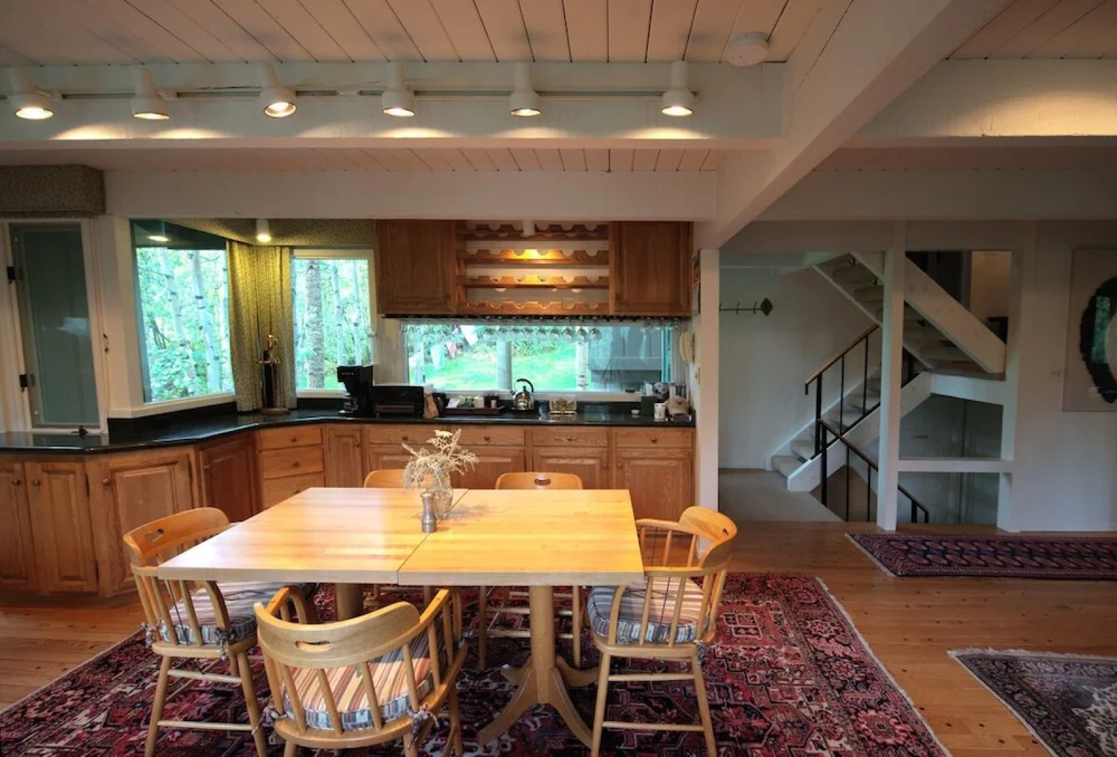 6BR 4BA Aspen Lodge Private Deck Mountain Views Hot Tub by RedAwning