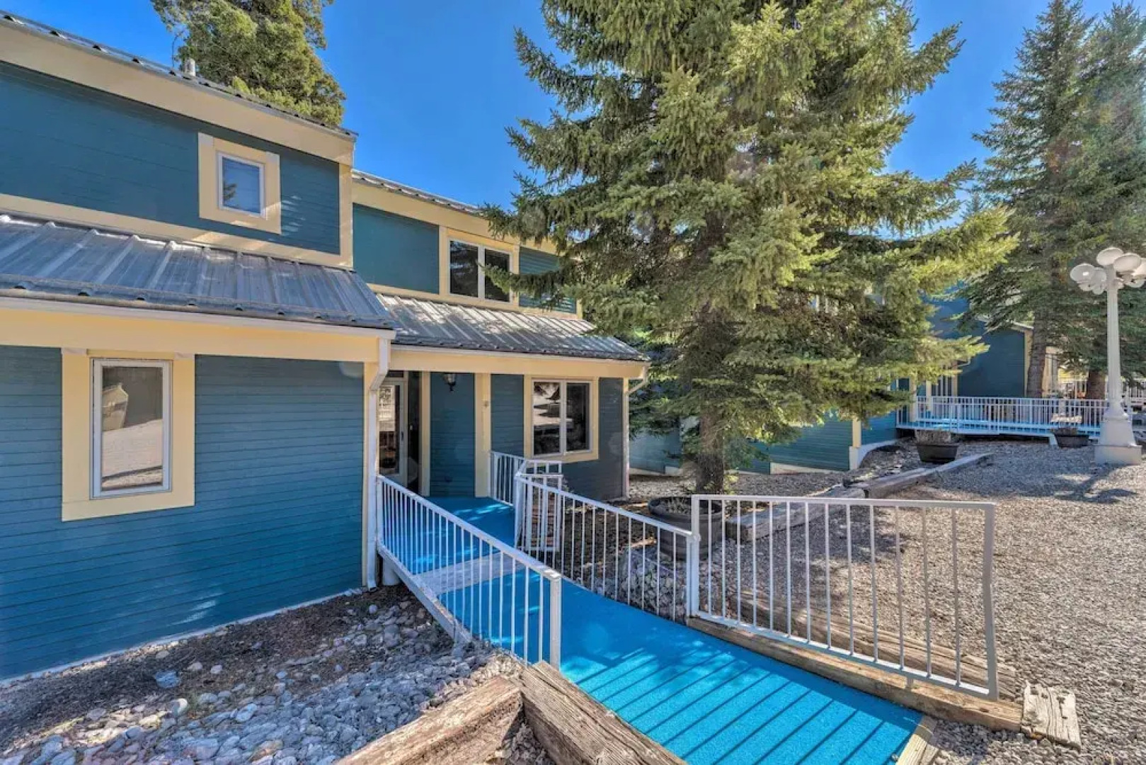 Cloudcroft Townhome w/ Deck - 1 Mi to Burro Ave!