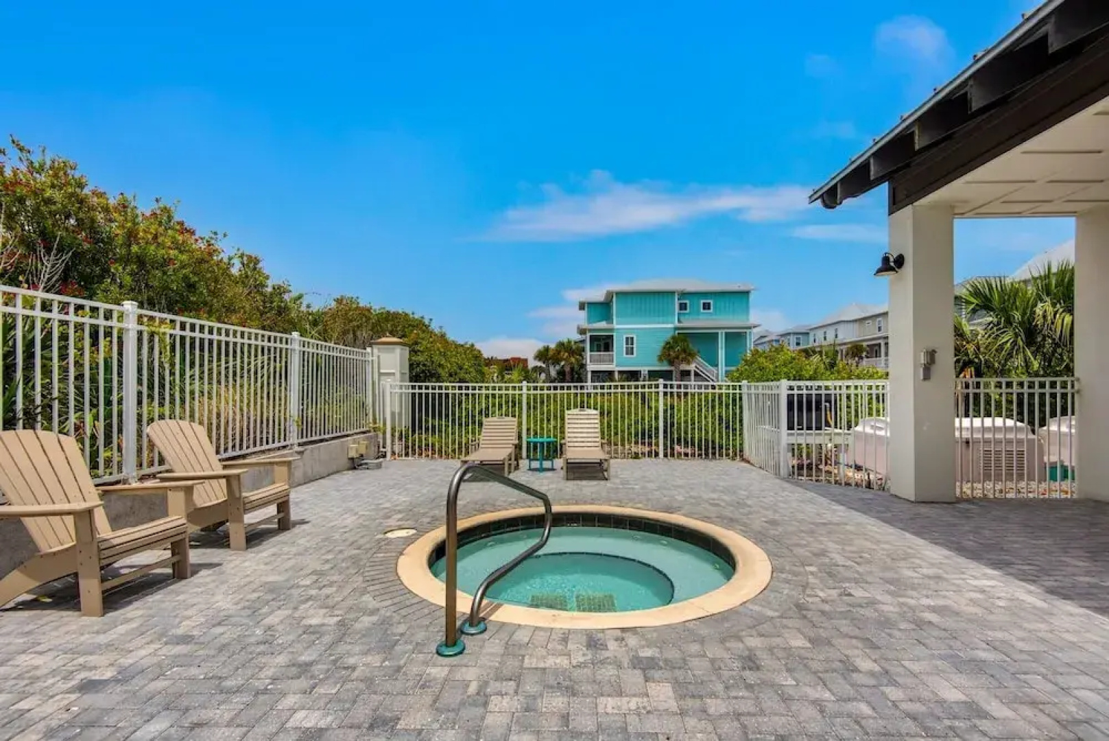 Casa Bella 5 Bedroom Home by RedAwning