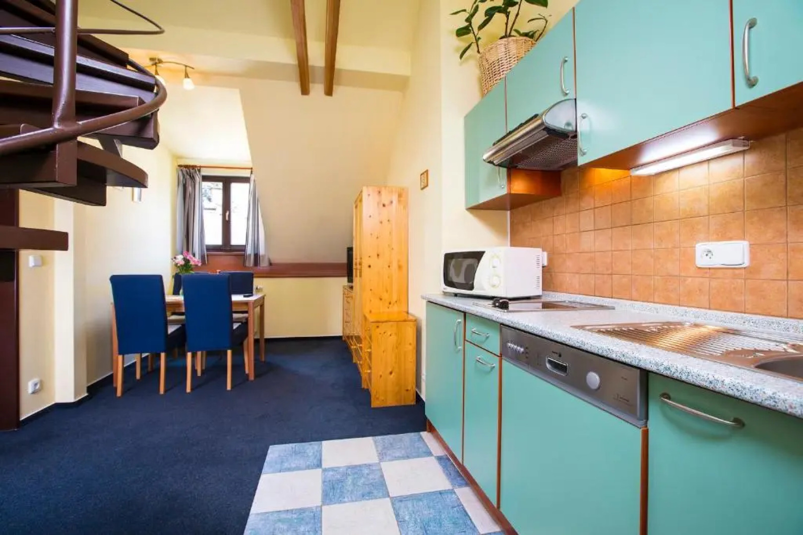 Yellow Ski Apartments