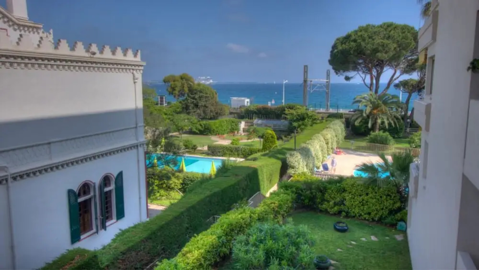 T2 vue mer 100m plages piscine PKG