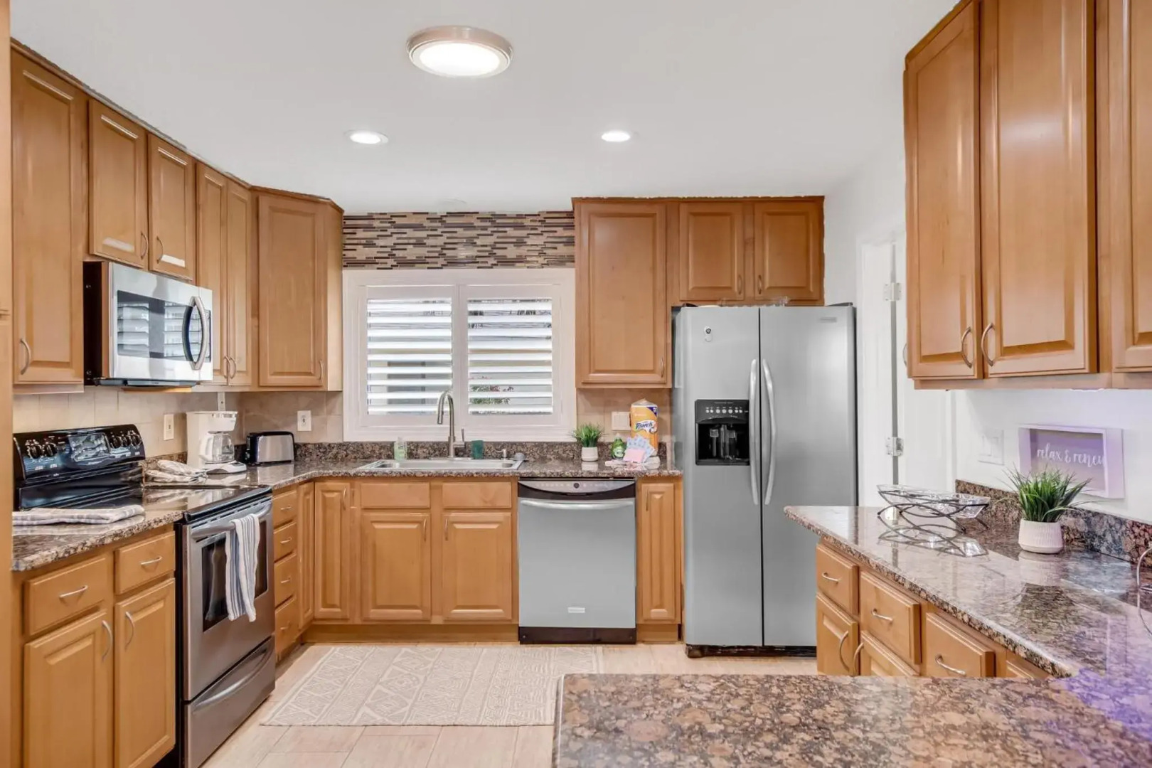 Bahama Haven Saltwater Canal Pool Home w dock and boat lift