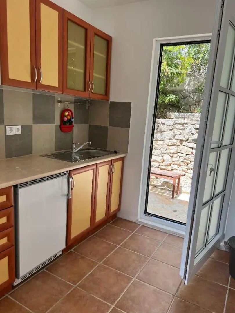 Small, 2 bedroom house, 50 m from the sea