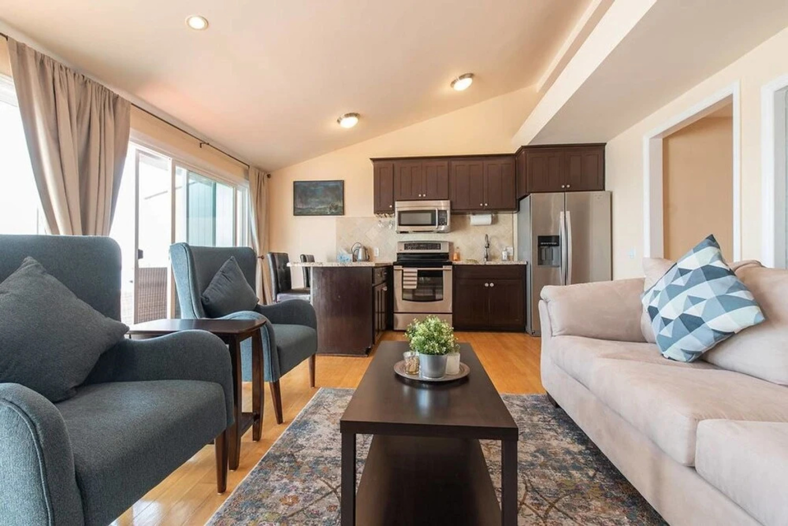 Oceanfront Malibu Beach House 1 bdr 4 Sleeps