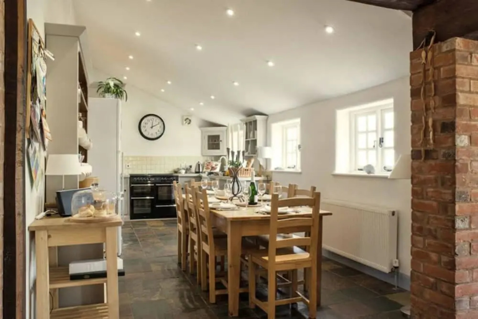 Superb detached Grade II conversion of an original Apple Mill with hot tub & FREE membership to nearby Leisure Club