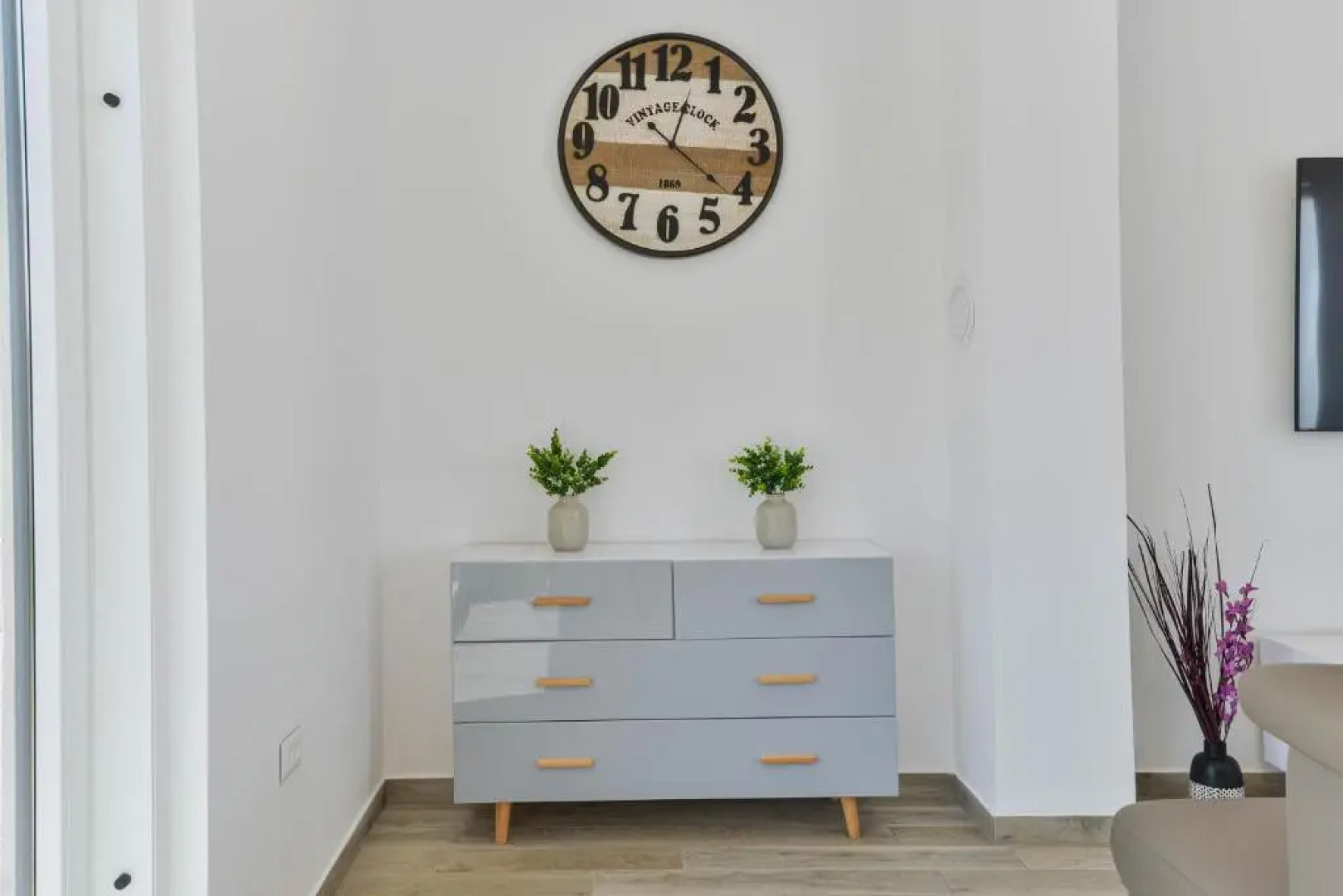 Luxury villa with pool near the beach 2