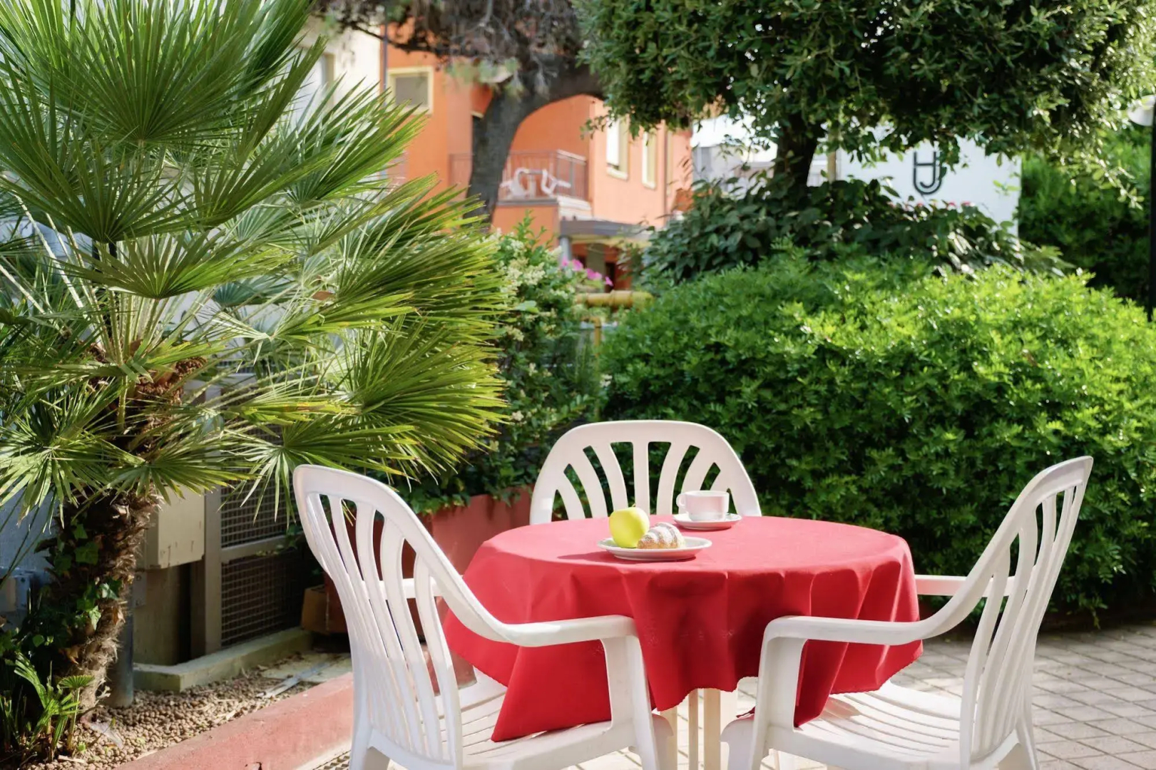 Hotel Junior