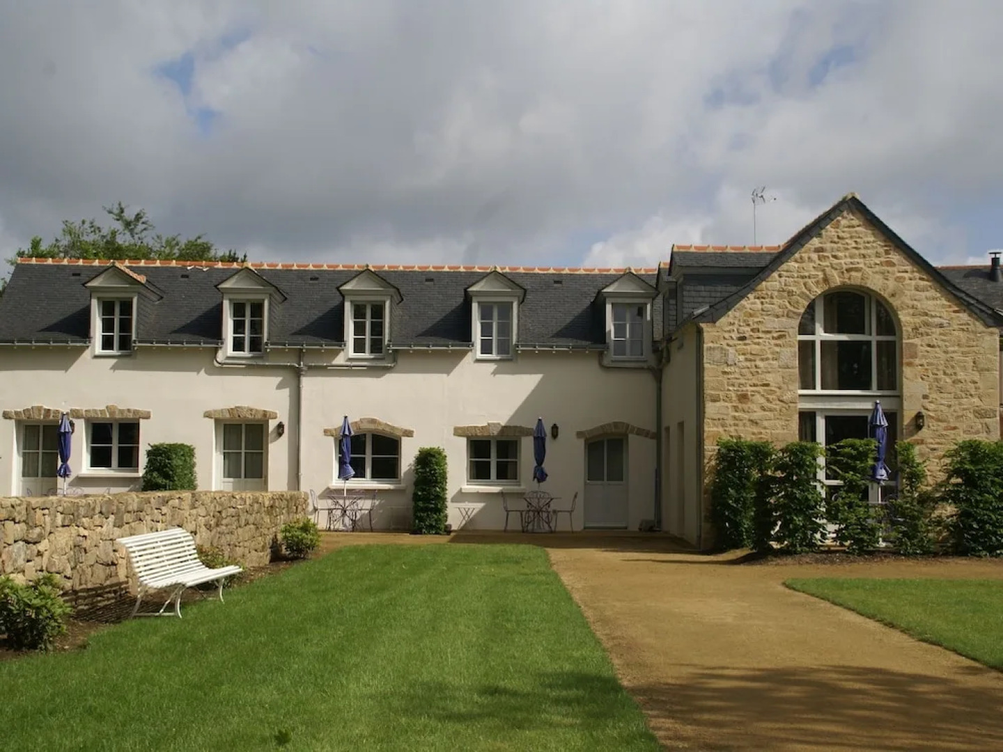 Nice Apartment in a Castle not far From the Breton Beaches