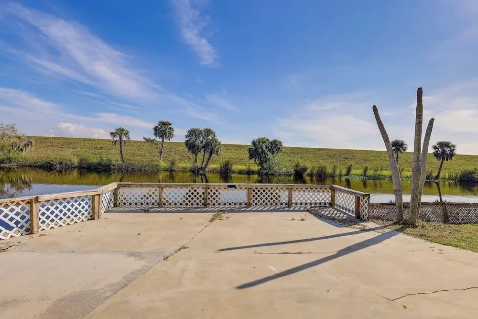 Sun-soaked Okeechobee Retreat w/ Canal Views!