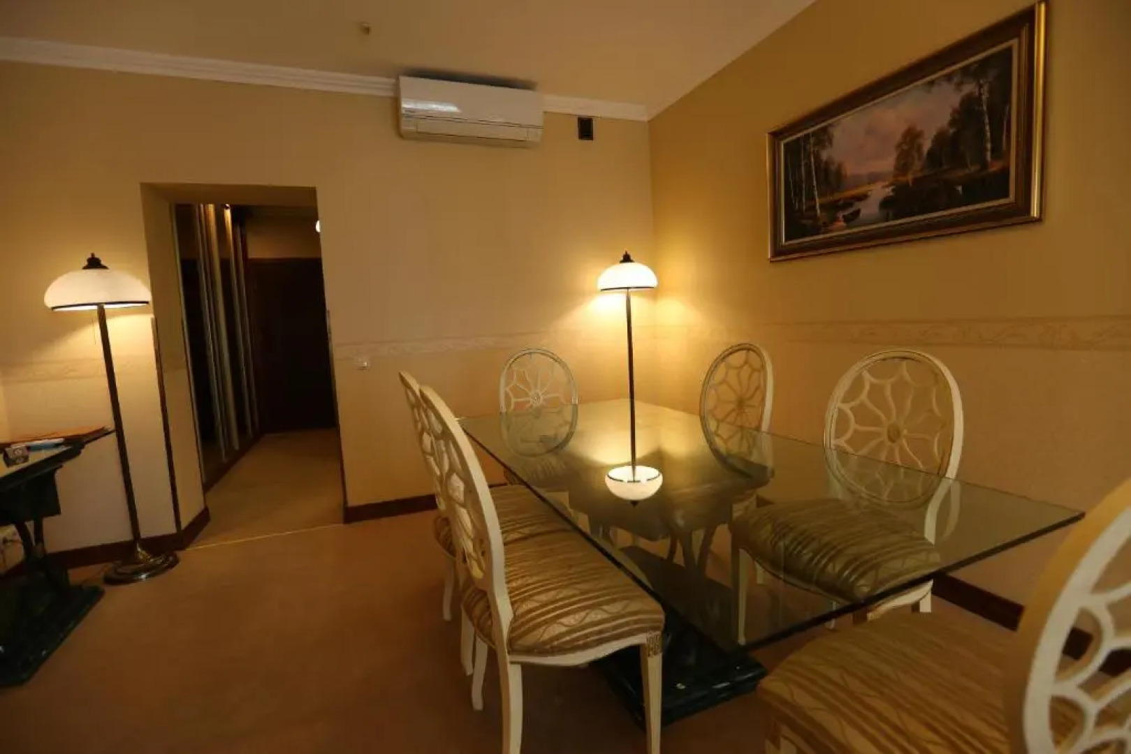 Навария Нова отель возле Озера