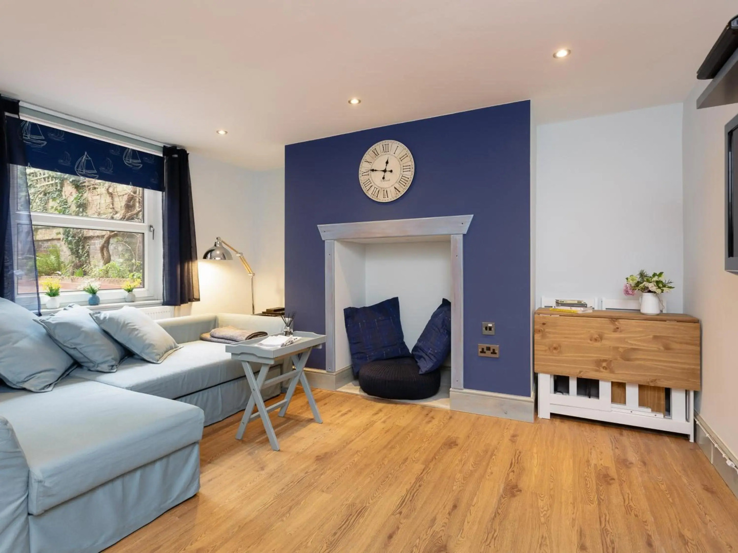 Stopover at ALBANY GARDEN APARTMENT with great outdoor space