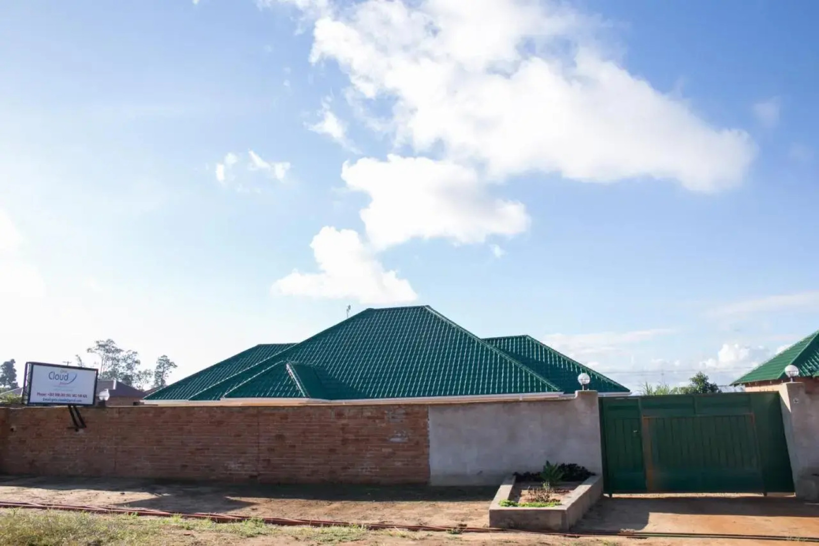 Glitz Cloud 9 Suites