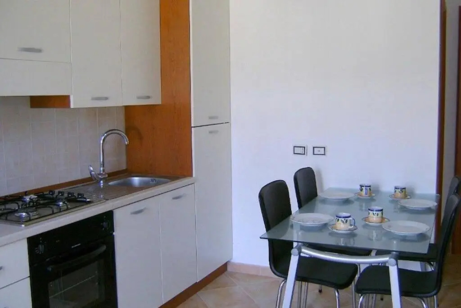 Caulonia, 2 bed 1st Floor Apartment Close To Beach