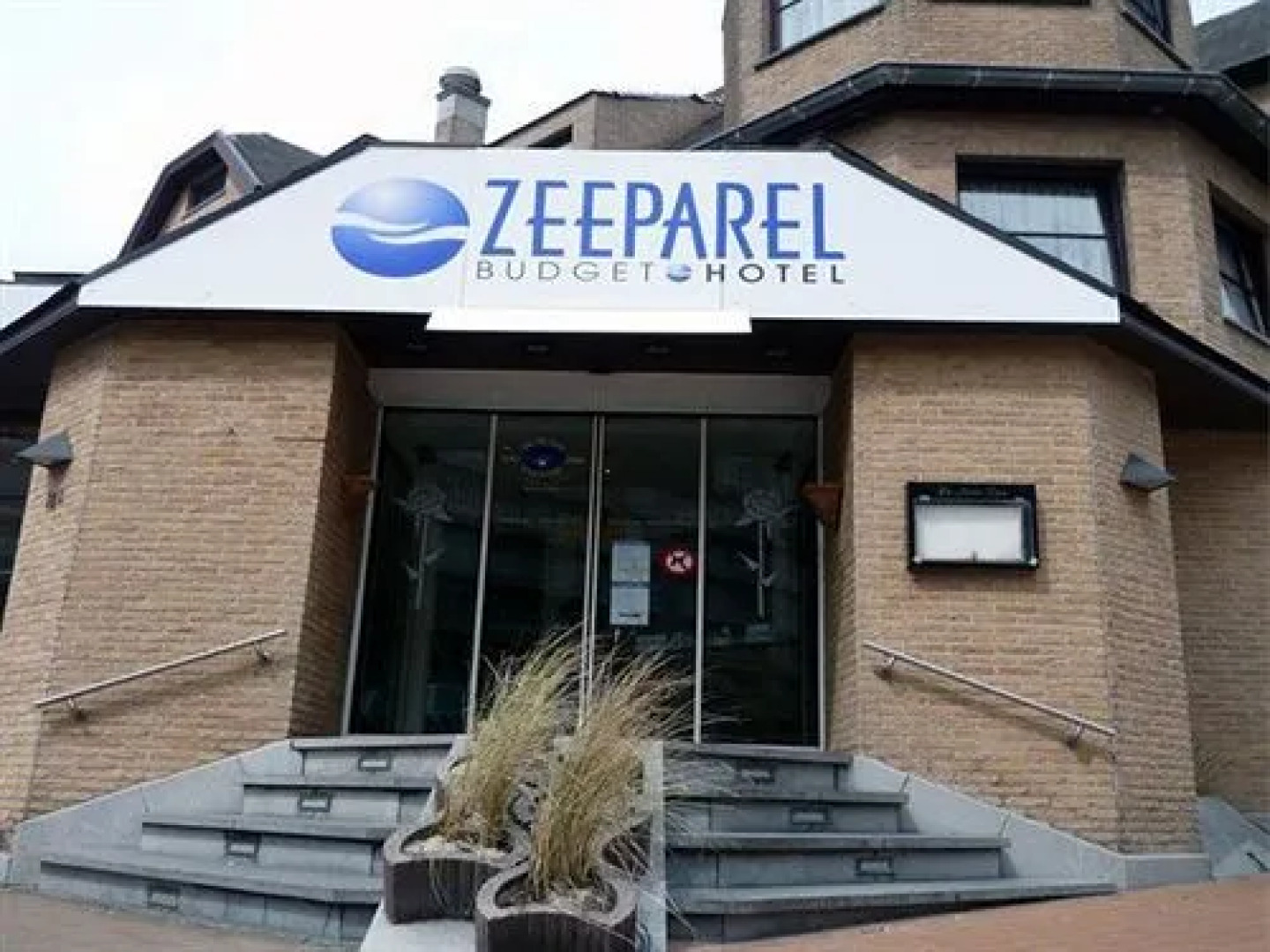 Zeeparel Budget Hotel