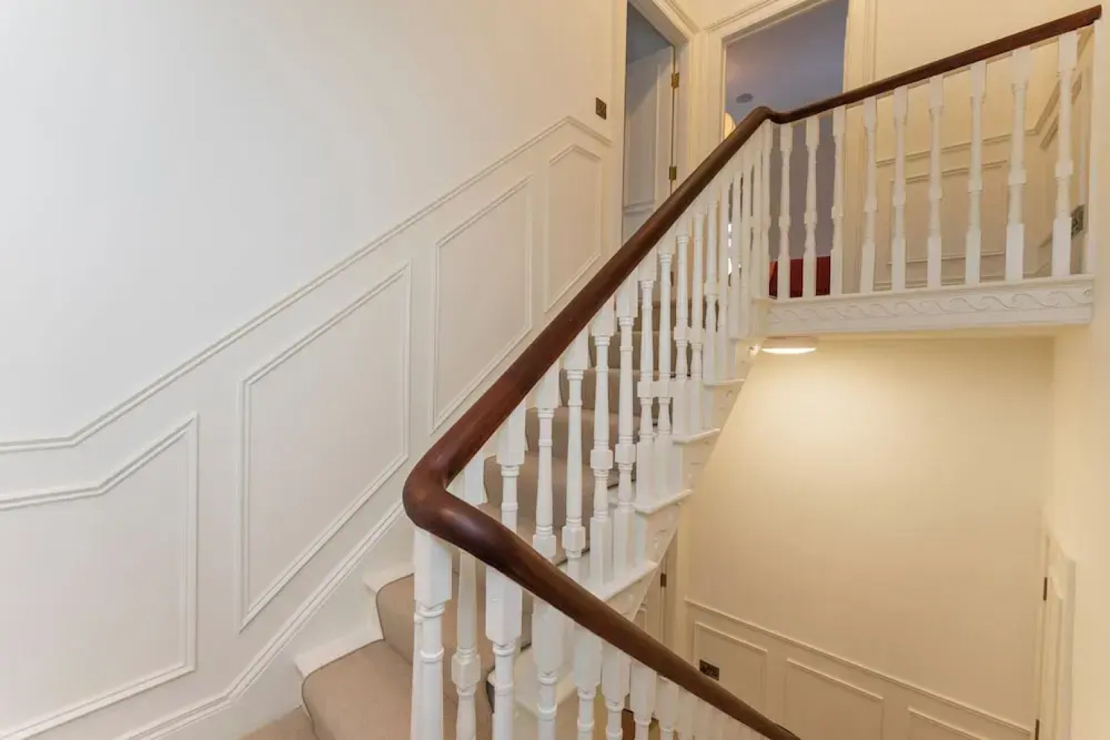 Modern 2-bed Apartment - Sleeps 6 - Seafront View