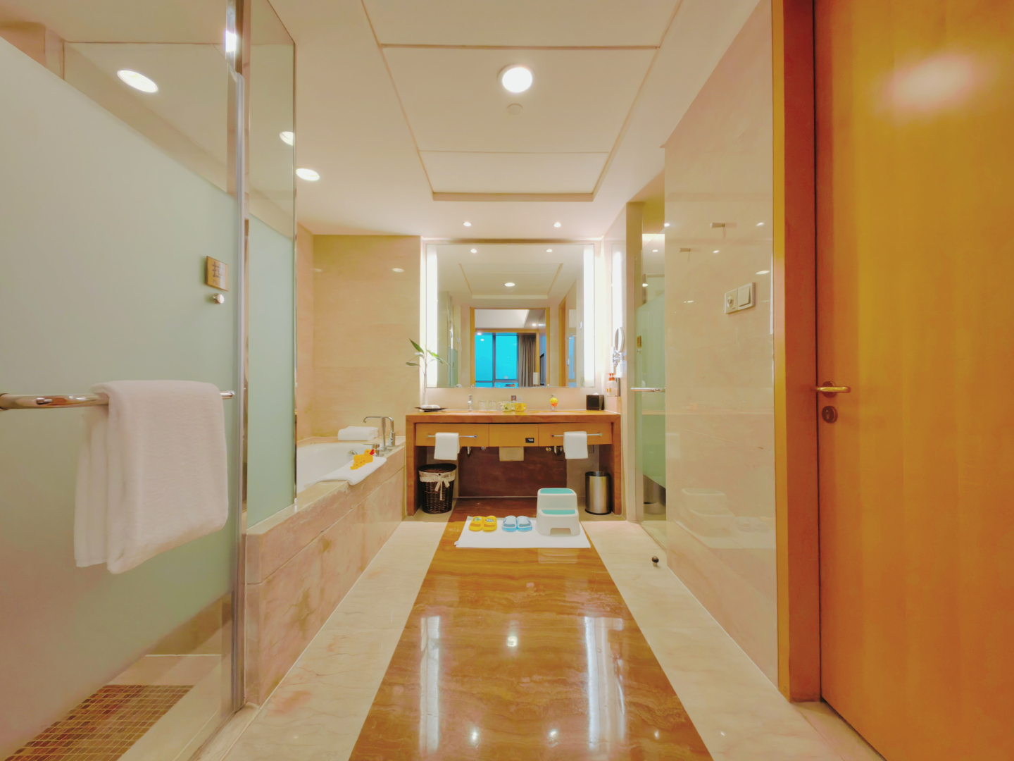 Crowne Plaza Yichang by IHG